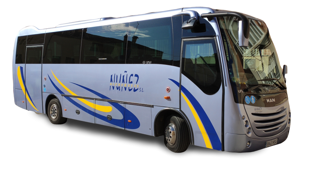 Microbús MAN blanco con los colores de Microbuses Núñez, en azul y amarillo